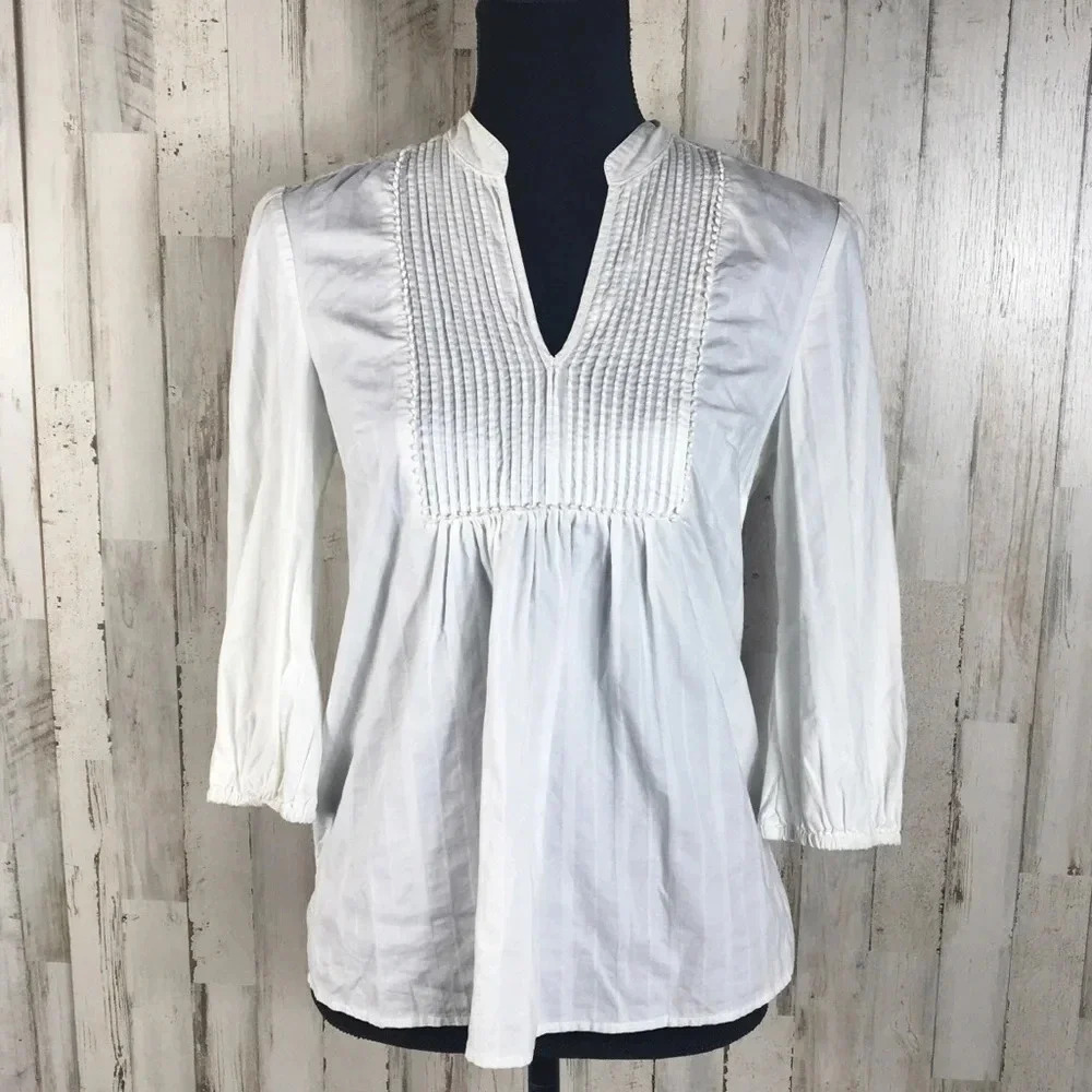 Lilly Pulitzer Resort White V-Neck Blouse Top Tee
